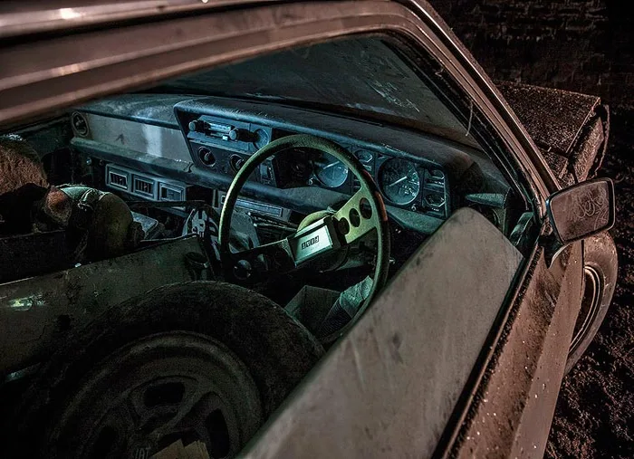 autos clásicos abandonados en un túnel de liverpool 04 tachido.mx lawaloca