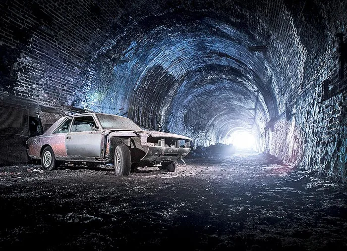 autos clásicos abandonados en un túnel de liverpool 11 tachido.mx lawaloca