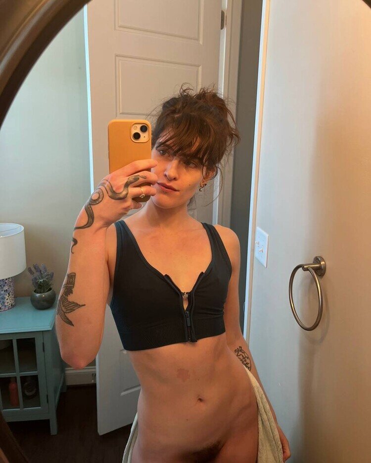 nude